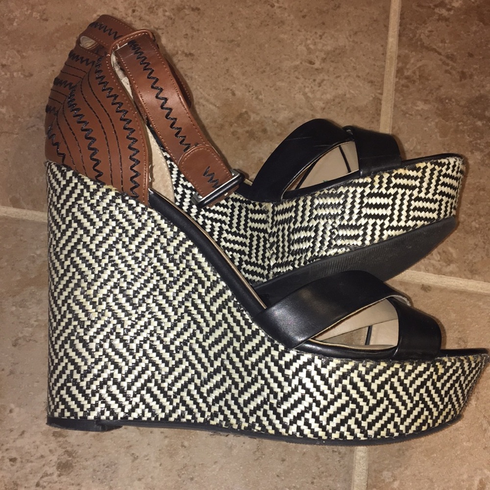 Just Fab wedge sandals 🌸 - Picture 6 of 8
